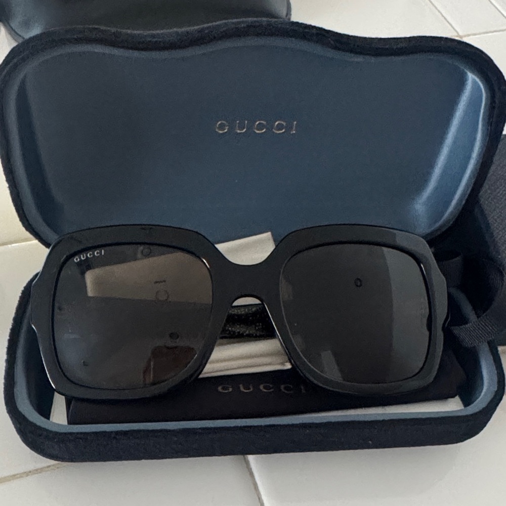 New Gucci Oversized Black Sunglasses Style GG0036SN - Picture 7 of 8